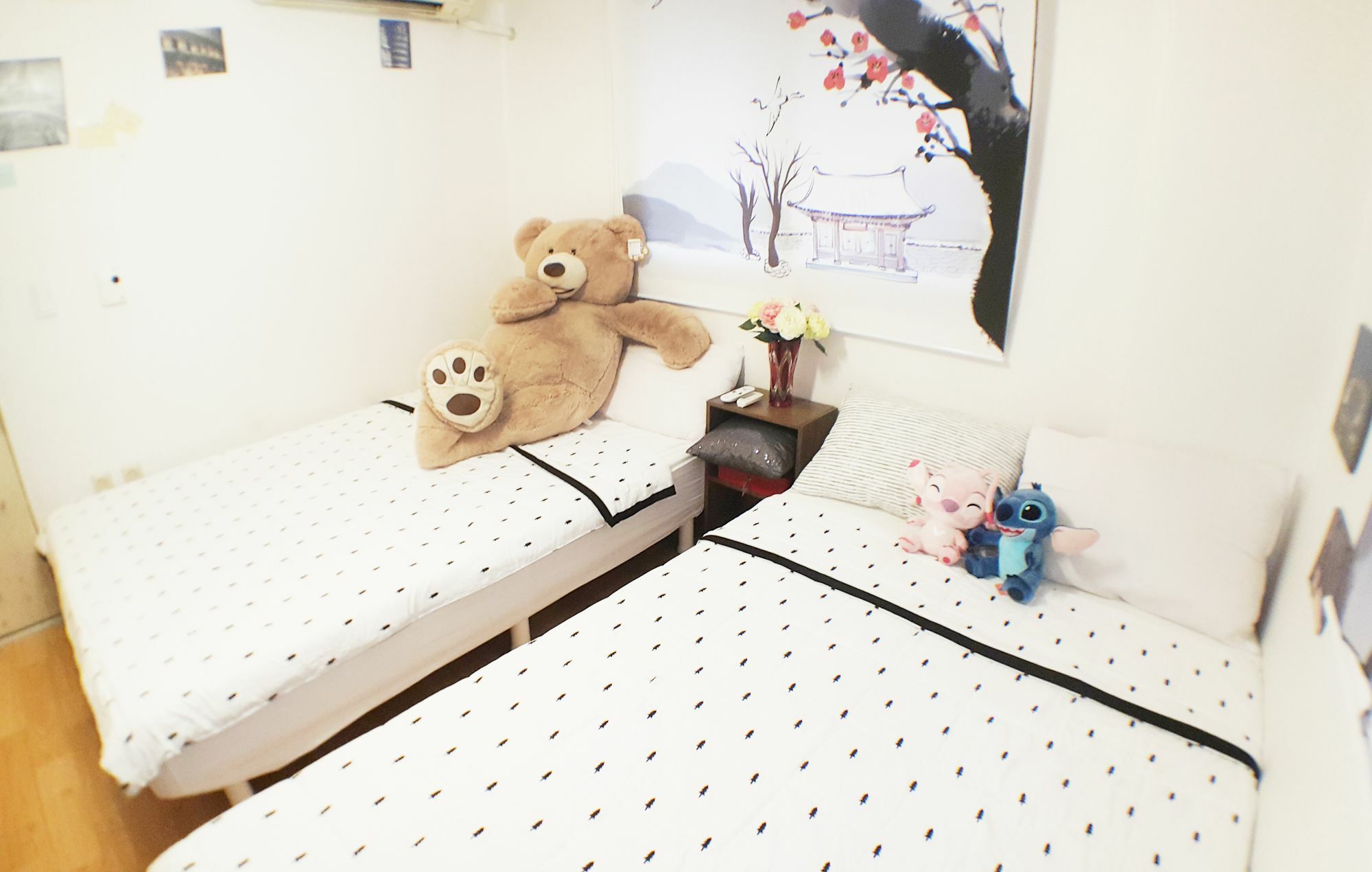 Отель Hongdae Deborah House 1 Сеул Экстерьер фото